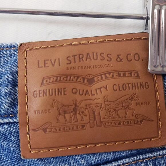 Levis Wedgie Jeans Size 27 100% Cotton Rigid Denim Distressed Medium Blue Wash - Picture 9 of 11